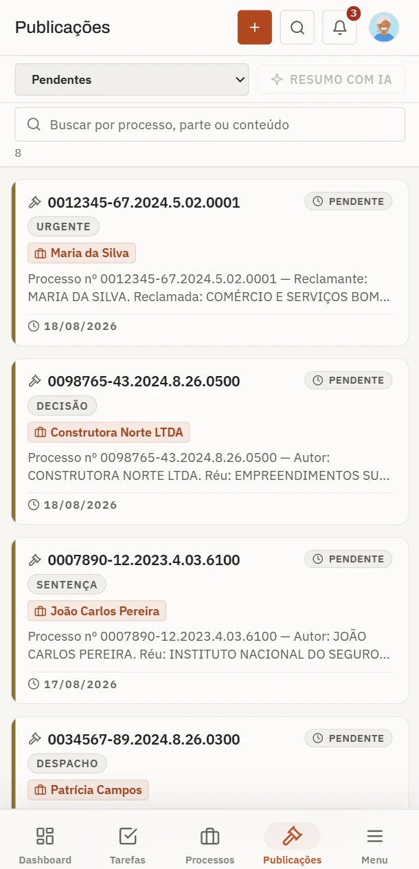 Publicações pendentes no celular, com triagem por urgência.
